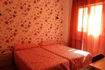 پانسیون Hostal La Catedral