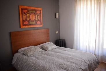 پانسیون Hostal La Tablada