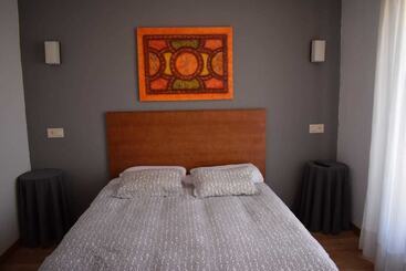 پانسیون Hostal La Tablada