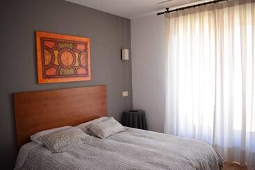 پانسیون Hostal La Tablada