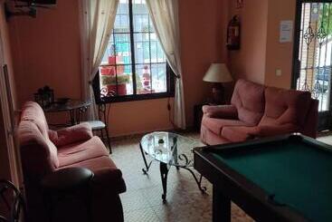 پانسیون Hostal Monteolivos