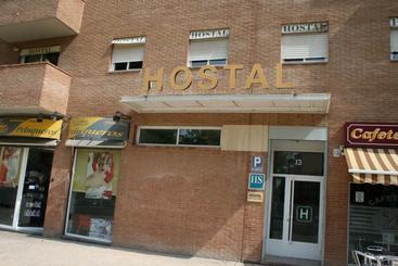پانسیون Hostal Puente De Piedra
