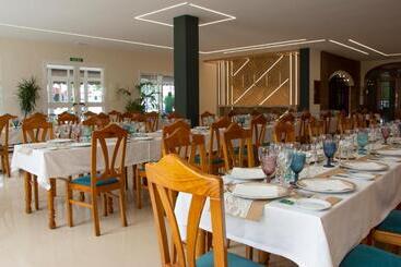 پانسیون Hostal Restaurante El Cary