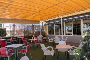 پانسیون Hostal Restaurante El Cary