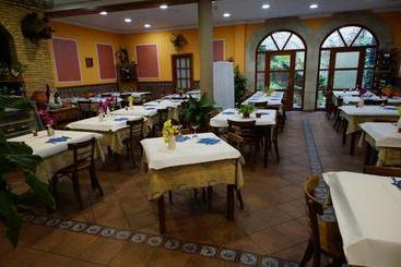 پانسیون Hostal Restaurante El Surtidor