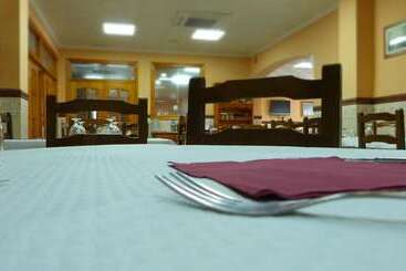 پانسیون Hostal Restaurante La Masía