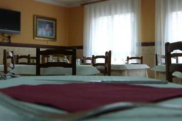 پانسیون Hostal Restaurante La Masía