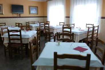 پانسیون Hostal Restaurante La Masía