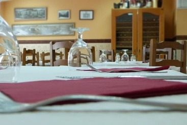 پانسیون Hostal Restaurante La Masía
