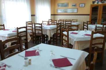 پانسیون Hostal Restaurante La Masía