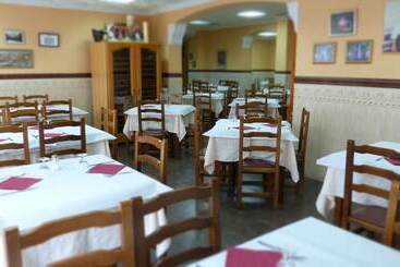 پانسیون Hostal Restaurante La Masía