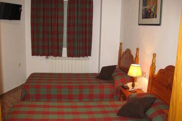 پانسیون Hostal Alvaro I