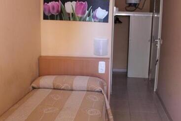 پانسیون Hostal Cal Siles