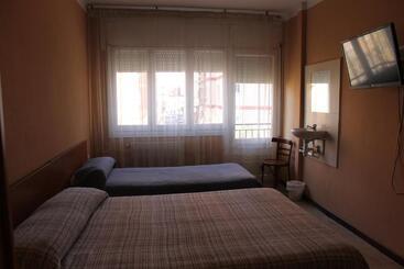 پانسیون Hostal Cal Siles