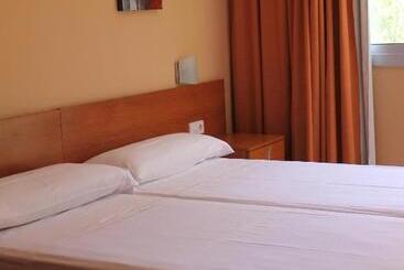 پانسیون Hostal Cal Siles