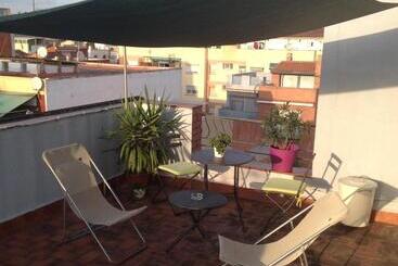 پانسیون Hostal Carlos Iii