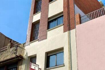 پانسیون Hostal Carlos Iii