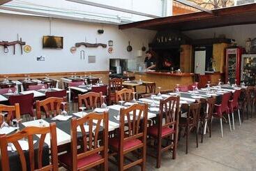 پانسیون Hostal Emporda