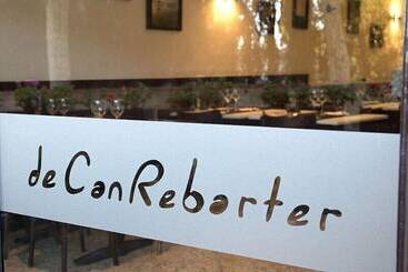 پانسیون Hostal Emporda