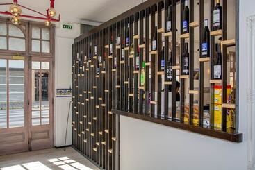 پانسیون Hostal Emporda