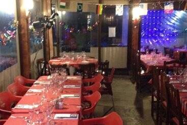 پانسیون Hostal Emporda