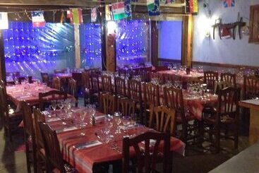 پانسیون Hostal Emporda