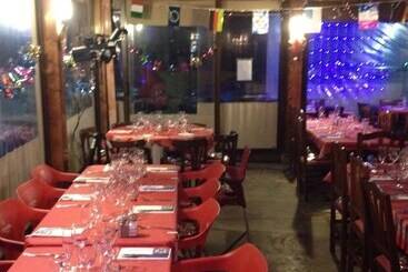 پانسیون Hostal Emporda