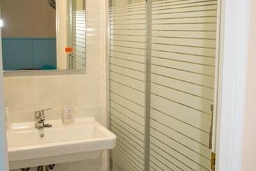 پانسیون Hostal Emporda