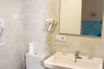 پانسیون Hostal Emporda