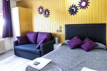 پانسیون Hostal Emporda