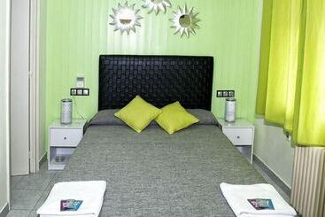 پانسیون Hostal Emporda