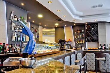 پانسیون Hostal La Rotonda
