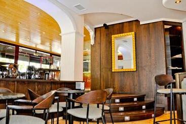پانسیون Hostal La Rotonda