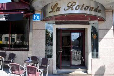 פנסיון Hostal La Rotonda