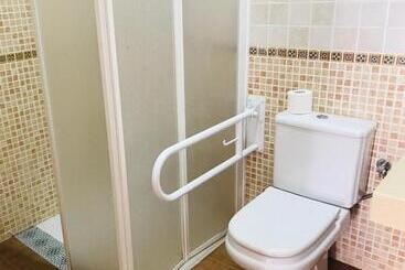 پانسیون Hostal La Tarayuela