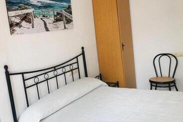 پانسیون Hostal La Tarayuela