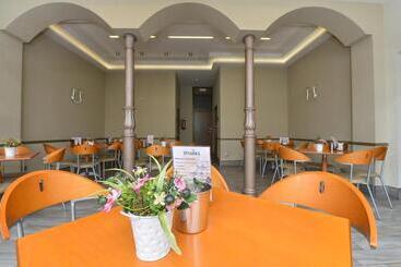 پانسیون Hostal Linares