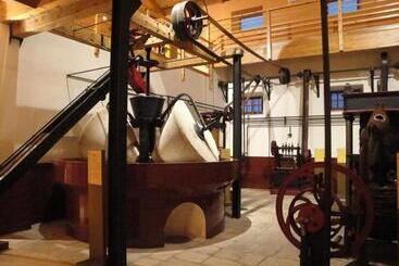 پانسیون Hostal Los Claveles