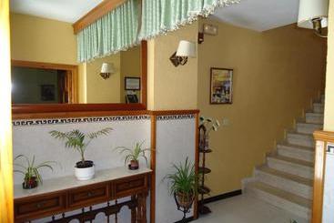 پانسیون Hostal Los Claveles