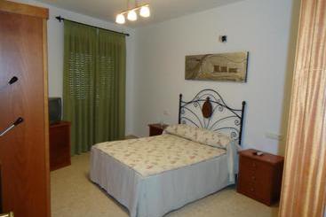 پانسیون Hostal Los Claveles