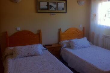 Hostal Madrid Paris - Buitrago del Lozoya