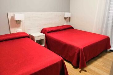 پانسیون Hostal Restaurante Los Arcos