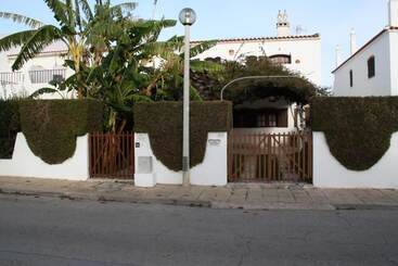 پانسیون Roulito S Guest House