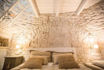 تختخواب و صبحانه Trulli Antichi Mestieri   Widespread Trulli In The Historic Center