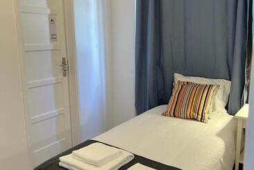 پانسیون Alvalade Ii Airport Guest House