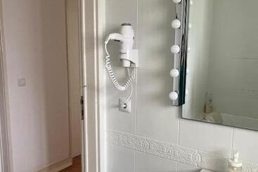 پانسیون Alvalade Ii Airport Guest House