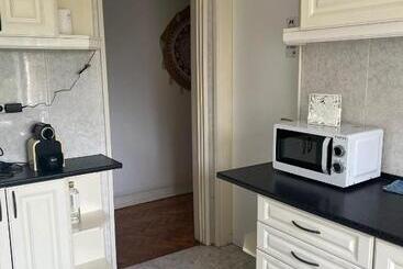 پانسیون Alvalade Ii Airport Guest House