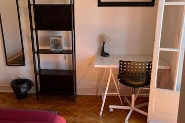 پانسیون Alvalade Ii Airport Guest House