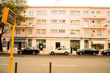 پانسیون Alvalade Ii Airport Guest House