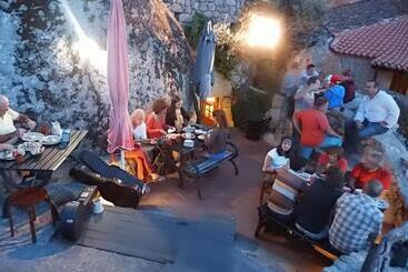 پانسیون Taverna Lusitana